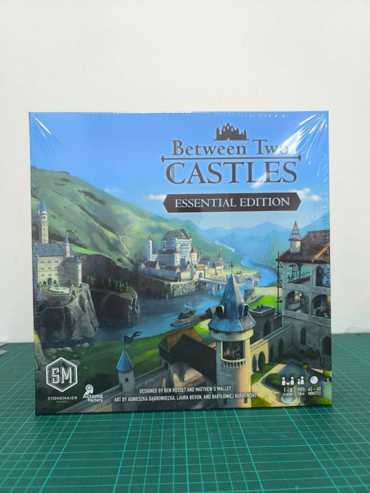 BETWEEN TWO CASTLES ESSENTIAL EN